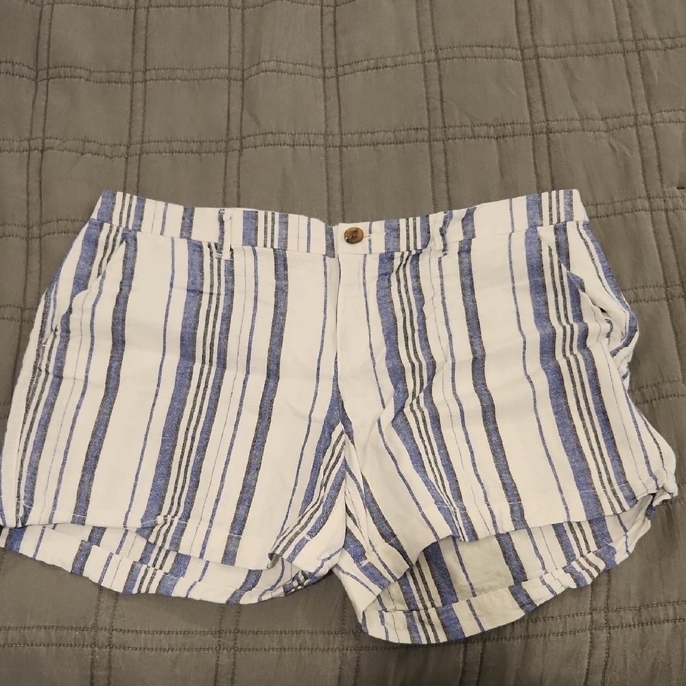 Linen Old Navy Women's Striped Shorts in Blue and White Size 12!